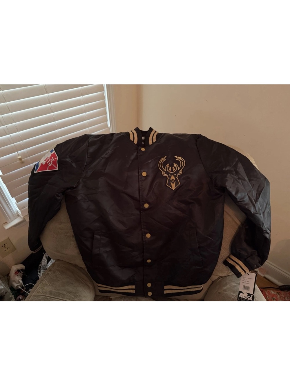 STARTER Milwaukee Bucks Black and Cream Varsity Bomber Jacket men’s Large